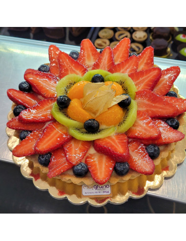 Crostata con crema e frutta di stagione