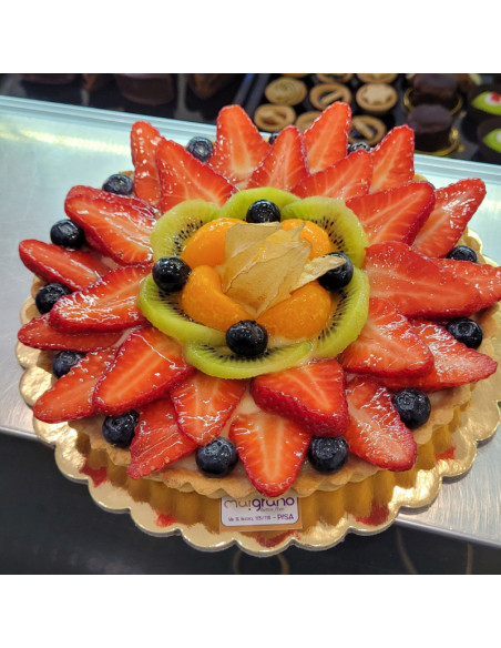 Crostata con crema e frutta di stagione