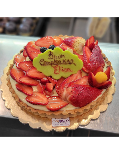 Crostata con crema e frutta di stagione