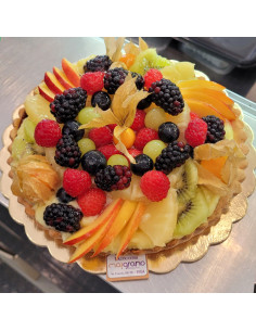Crostata con crema e frutta di stagione
