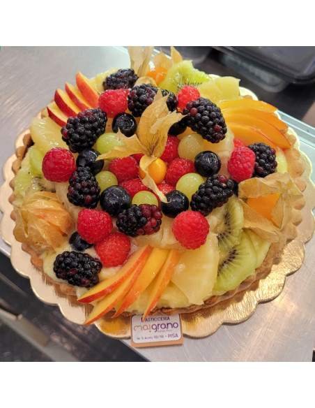 Crostata con crema e frutta di stagione