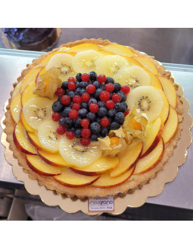 Crostata con crema e frutta di stagione