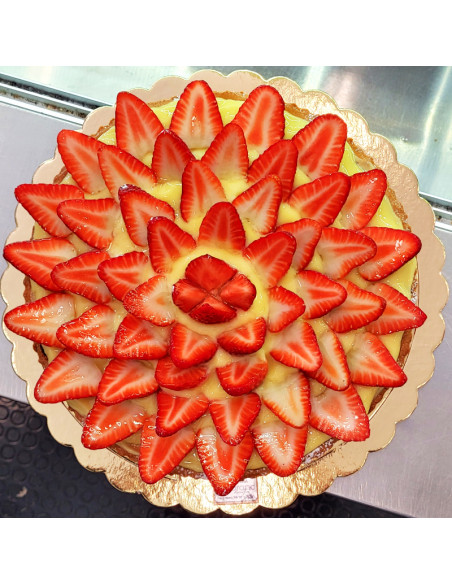 Crostata con crema e frutta di stagione