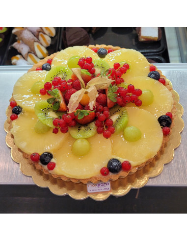 Crostata con crema e frutta di stagione