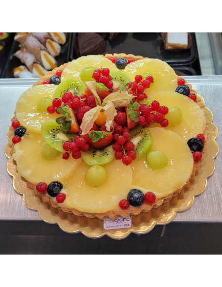 Crostata con crema e frutta di stagione